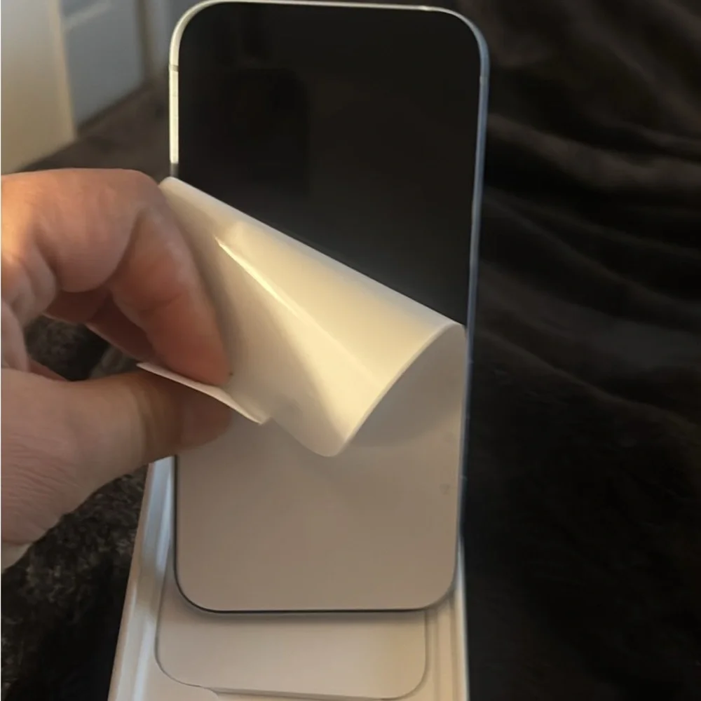 Apple iPhone 15 - white